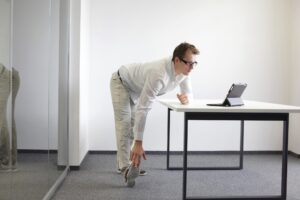 ergonomic office furniture is beneficial in the workplace 